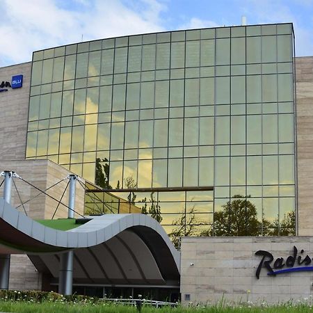 Radisson Blu Hotel Yerevan Bagian luar foto Radisson Blu Hotel, Vilnius