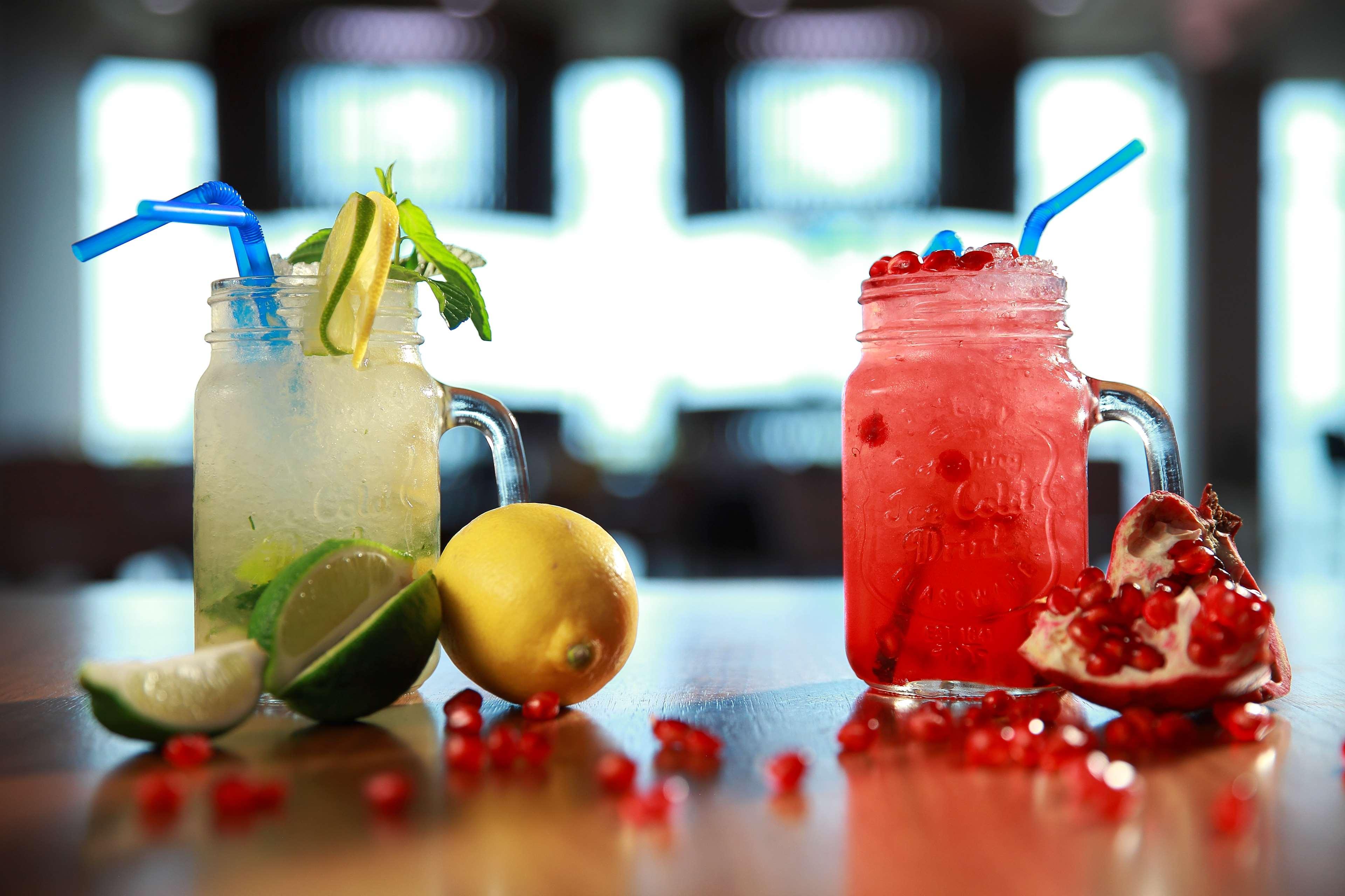 Radisson Blu Hotel Yerevan Bagian luar foto Non-alcoholic drinks
