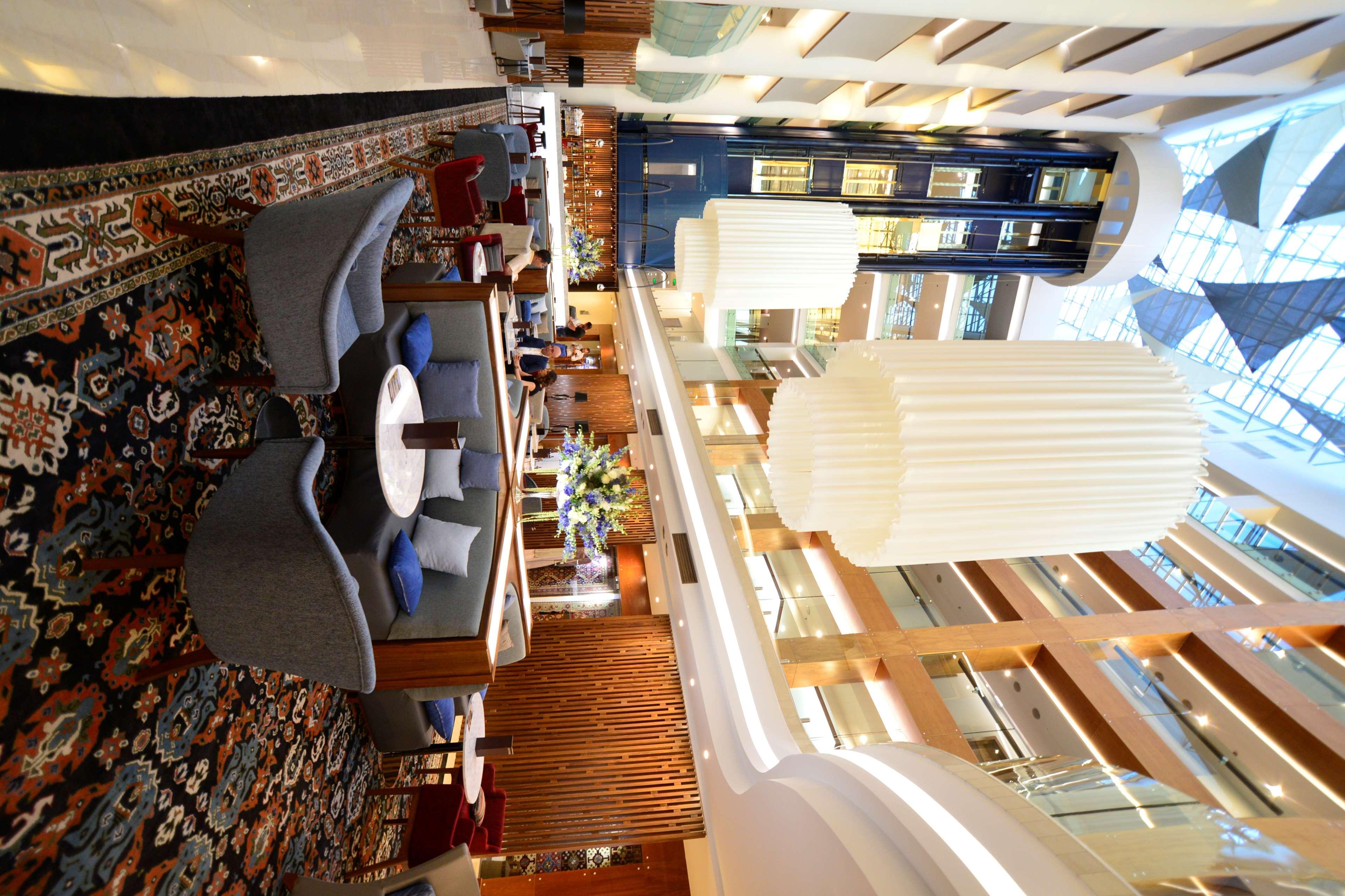 Radisson Blu Hotel Yerevan Bagian luar foto The lobby