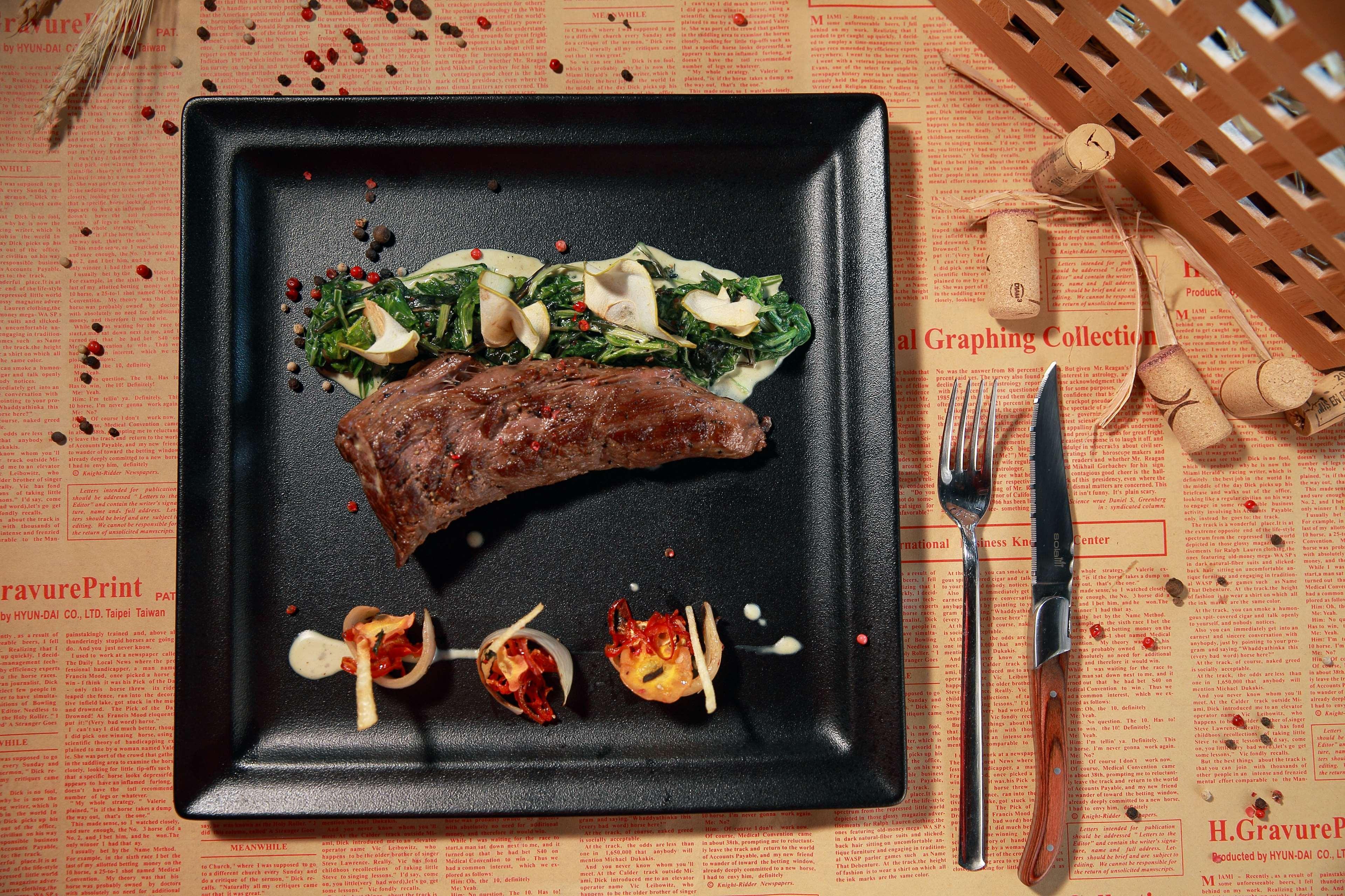 Radisson Blu Hotel Yerevan Bagian luar foto A steak prepared with the cooking technique of "sous-vide"