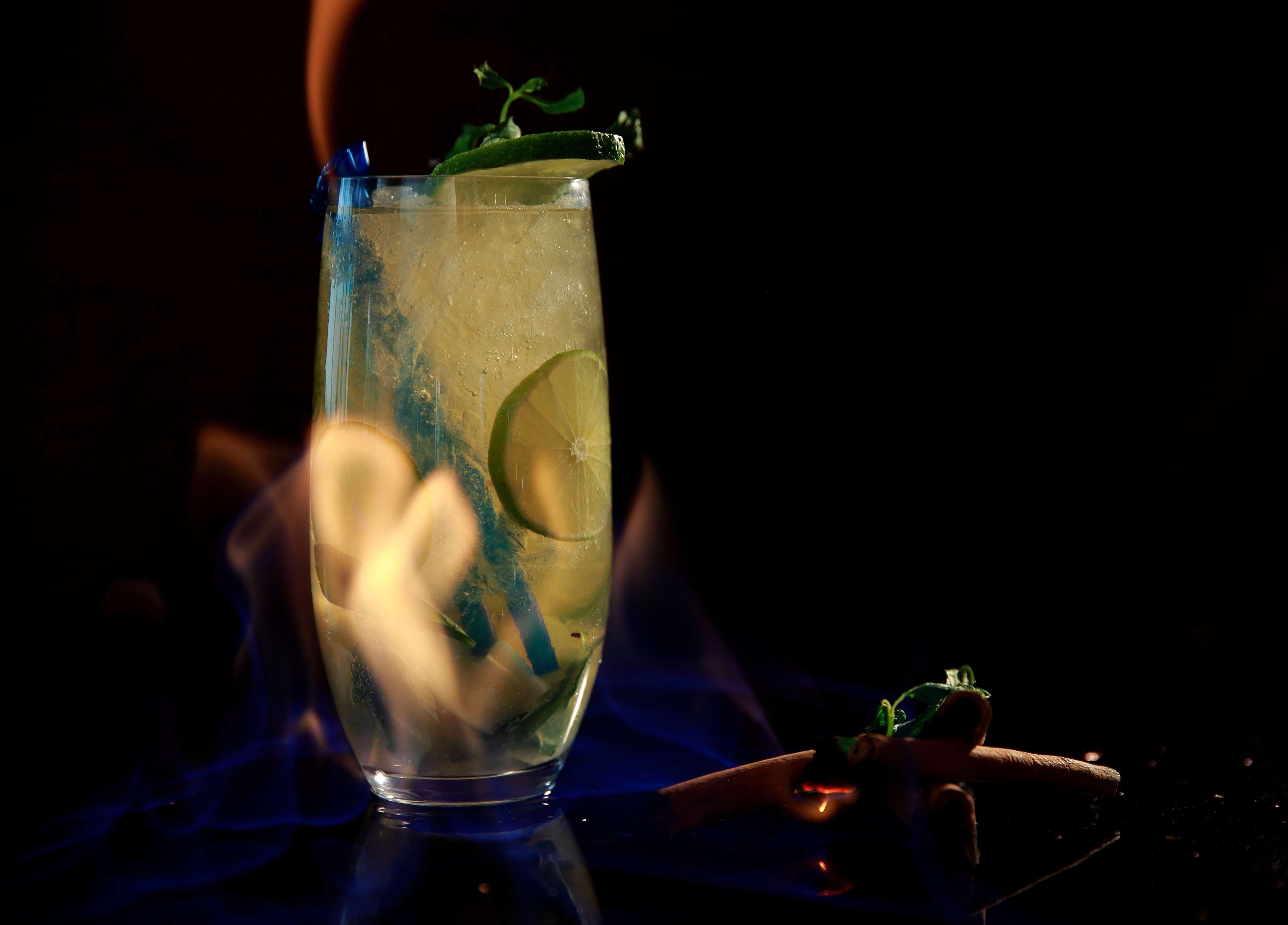Radisson Blu Hotel Yerevan Bagian luar foto A flaming lime