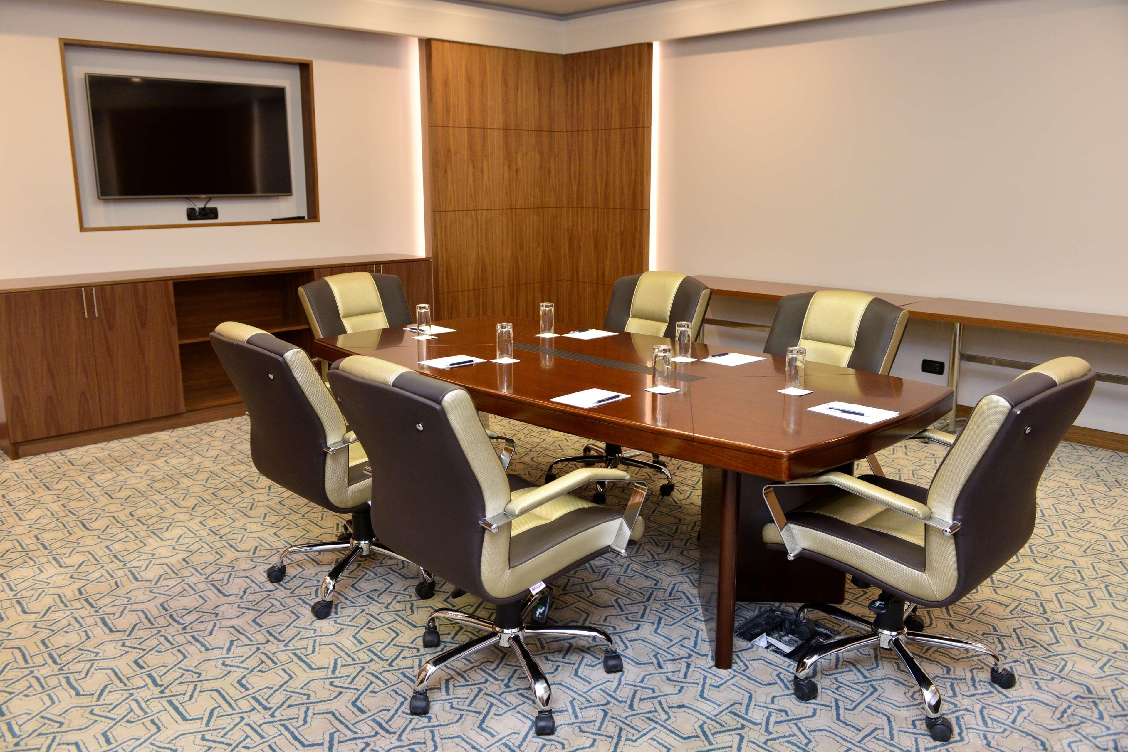 Radisson Blu Hotel Yerevan Bagian luar foto A boardroom