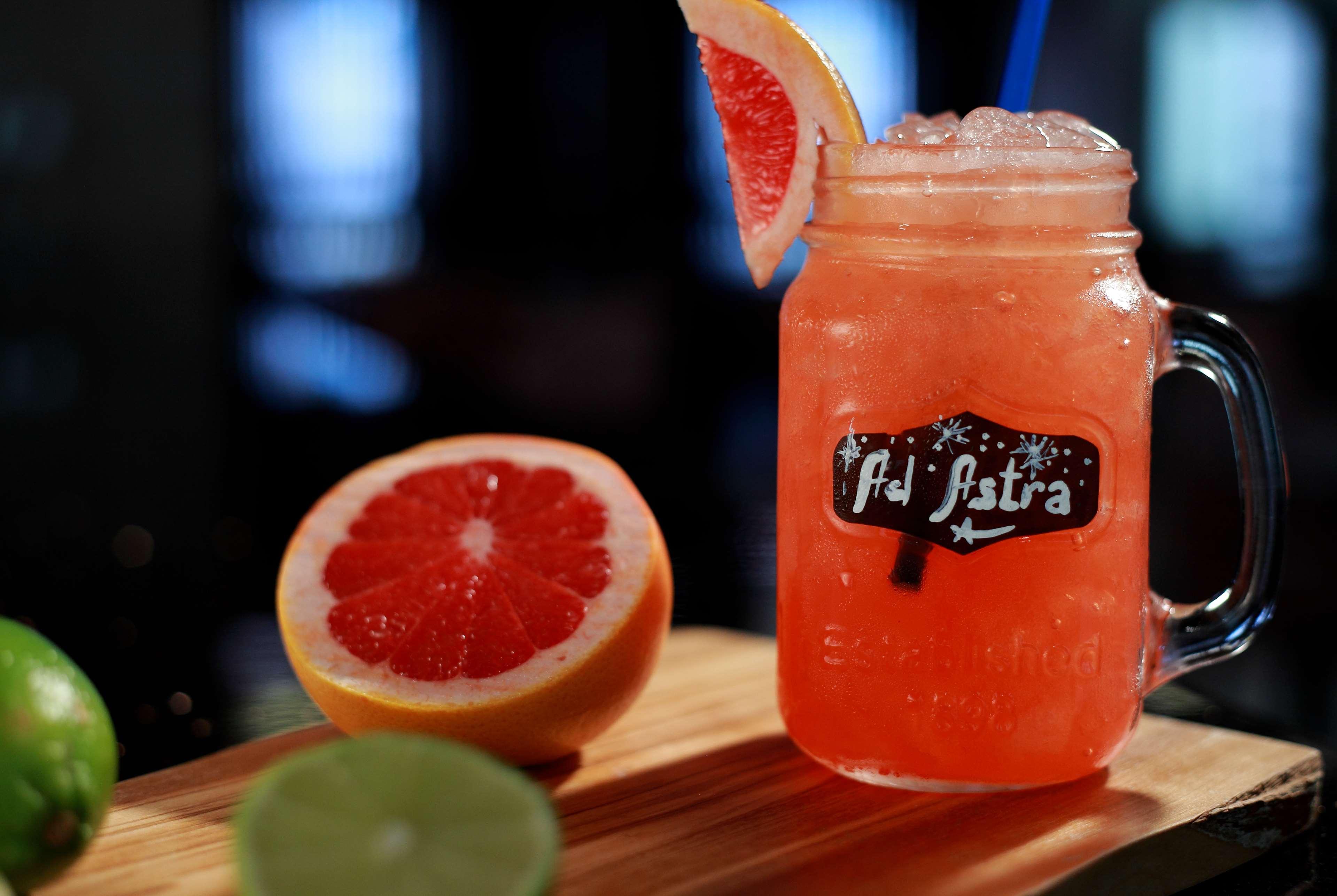 Radisson Blu Hotel Yerevan Bagian luar foto A Fiji Kila