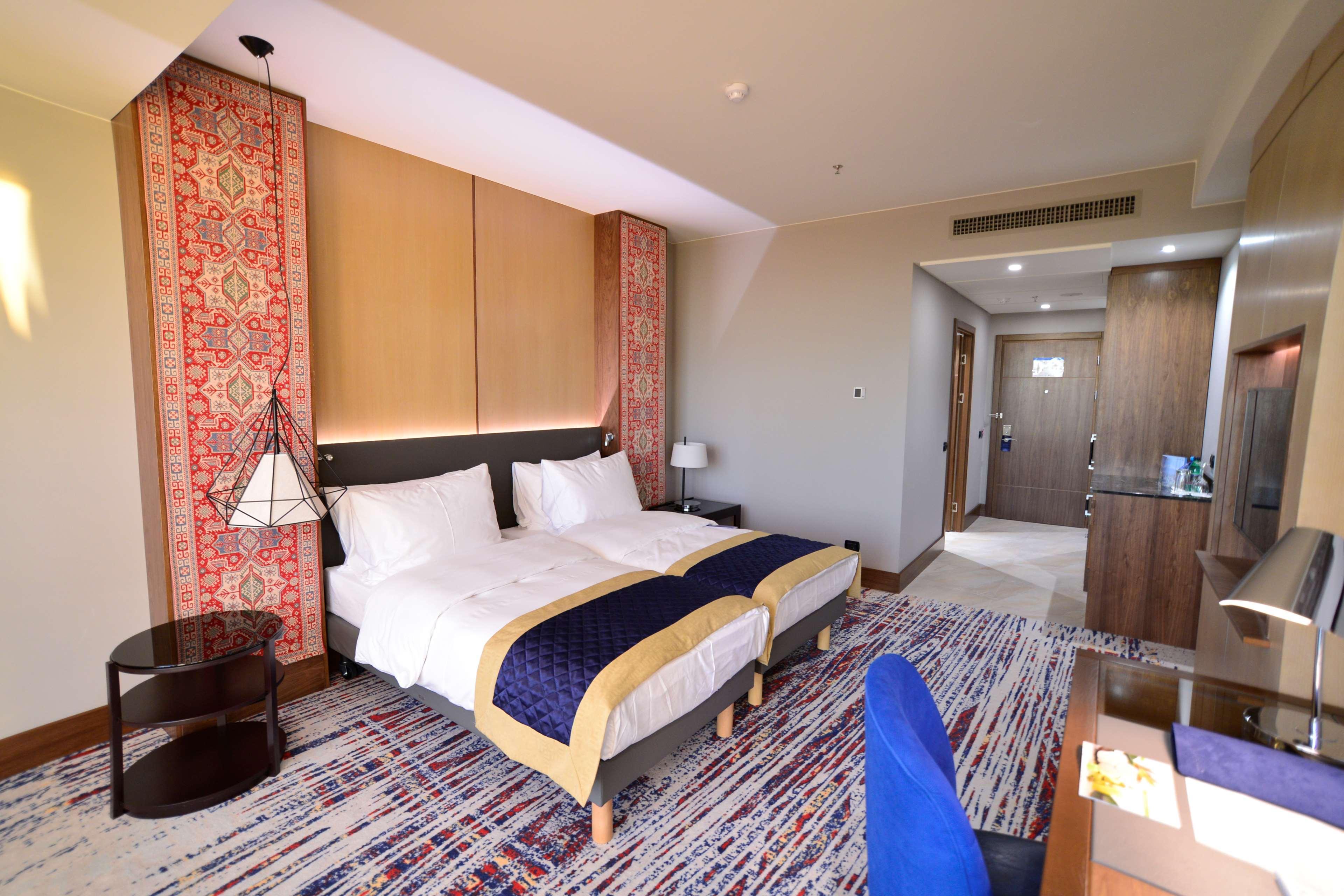 Radisson Blu Hotel Yerevan Bagian luar foto Deluxe room
