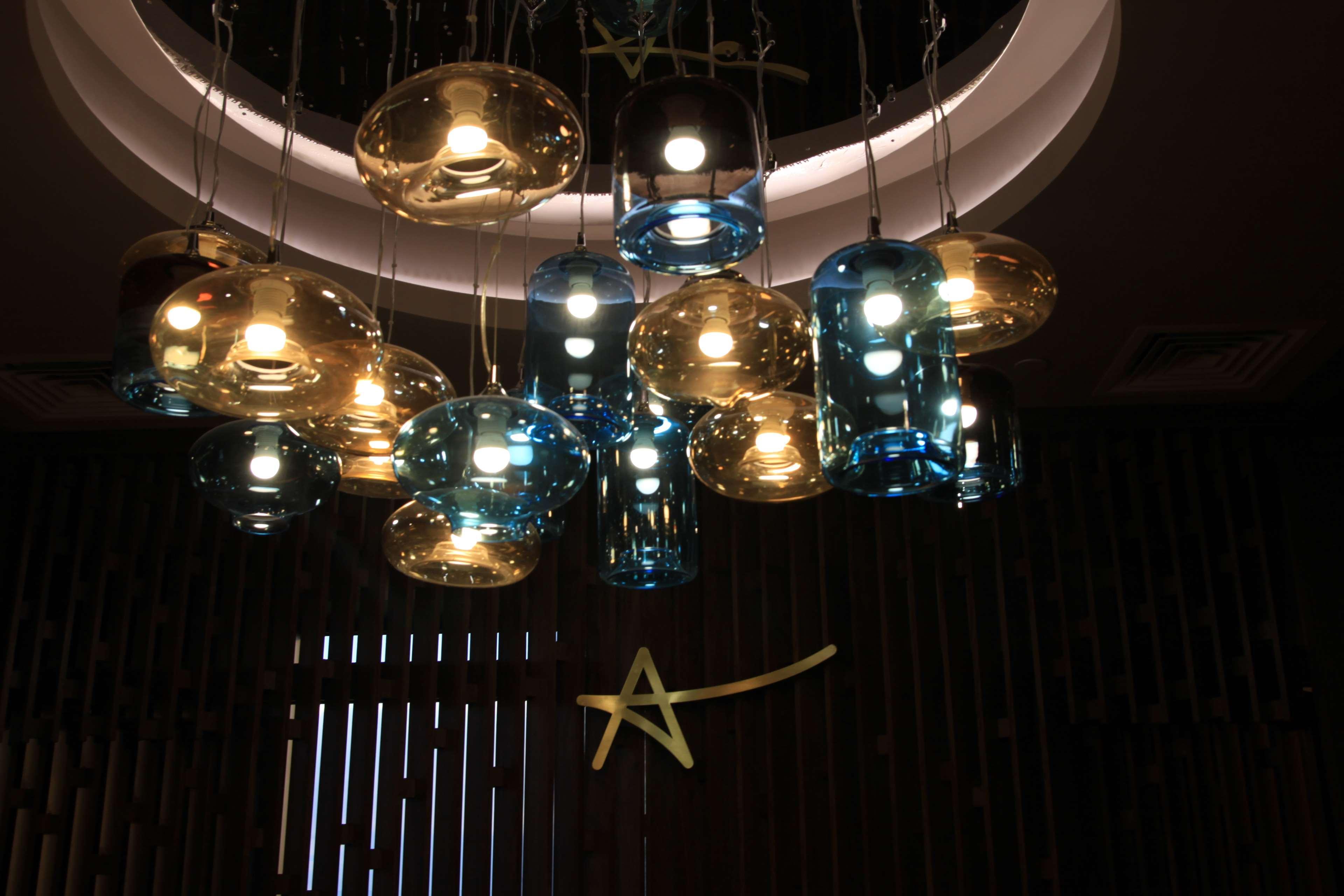 Radisson Blu Hotel Yerevan Bagian luar foto The chandelier at the lobby of the hotel