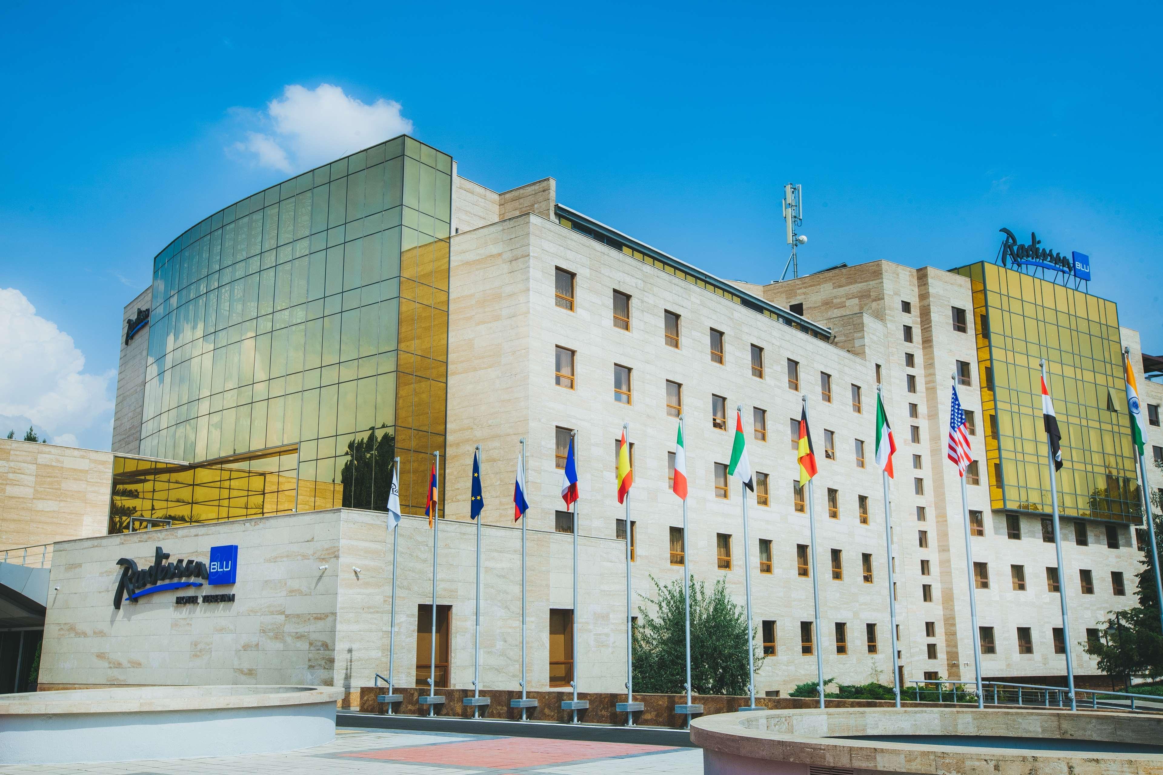 Radisson Blu Hotel Yerevan Bagian luar foto The Radisson Blu Hotel in Addis Ababa, Ethiopia