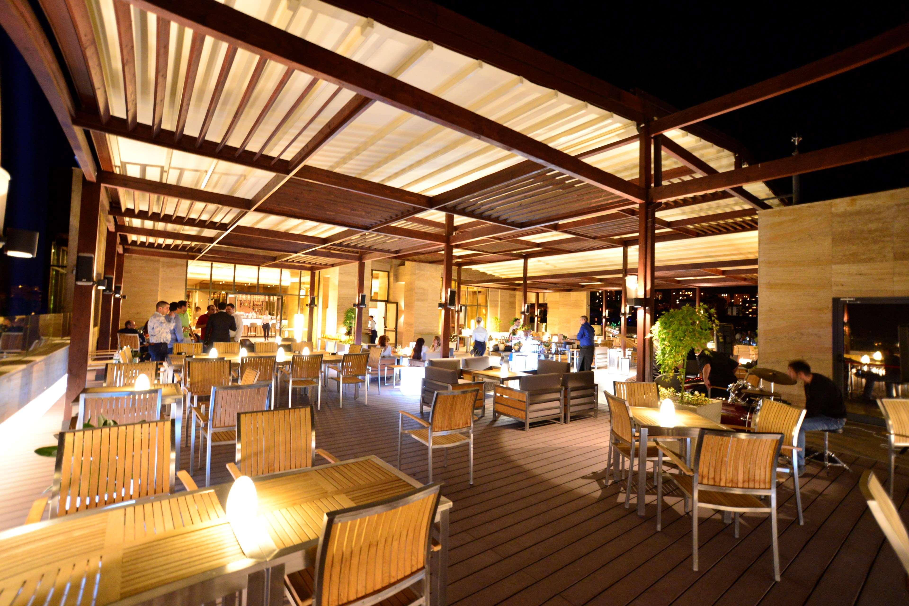 Radisson Blu Hotel Yerevan Bagian luar foto The Terrace