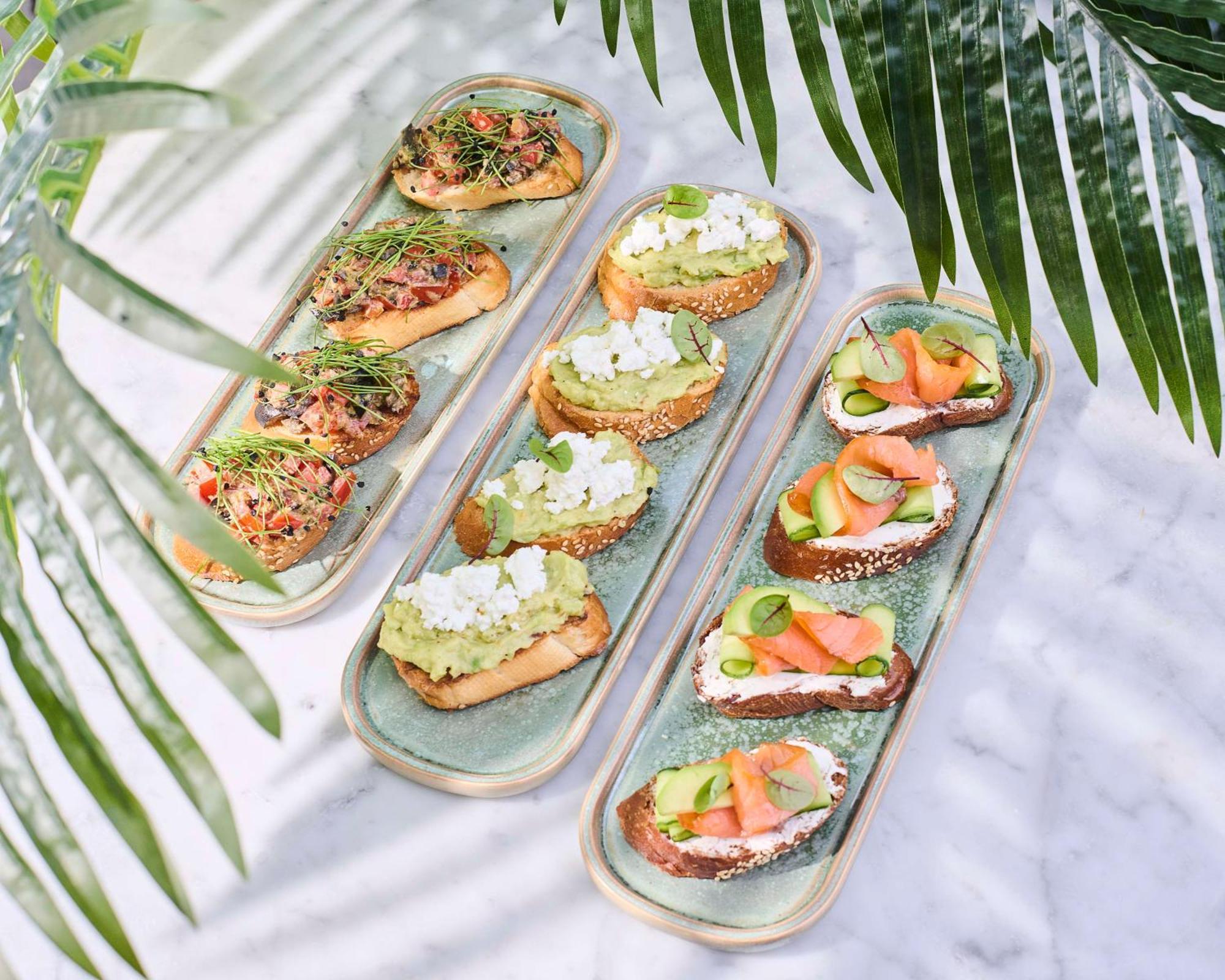 Radisson Blu Hotel Yerevan Bagian luar foto Bruschetta