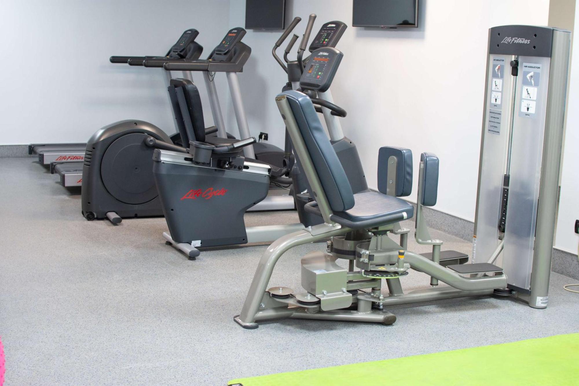 Radisson Blu Hotel Yerevan Bagian luar foto Elliptical trainer