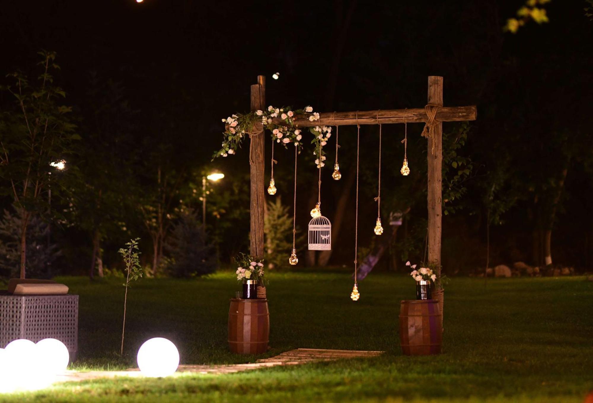 Radisson Blu Hotel Yerevan Bagian luar foto Wedding arch