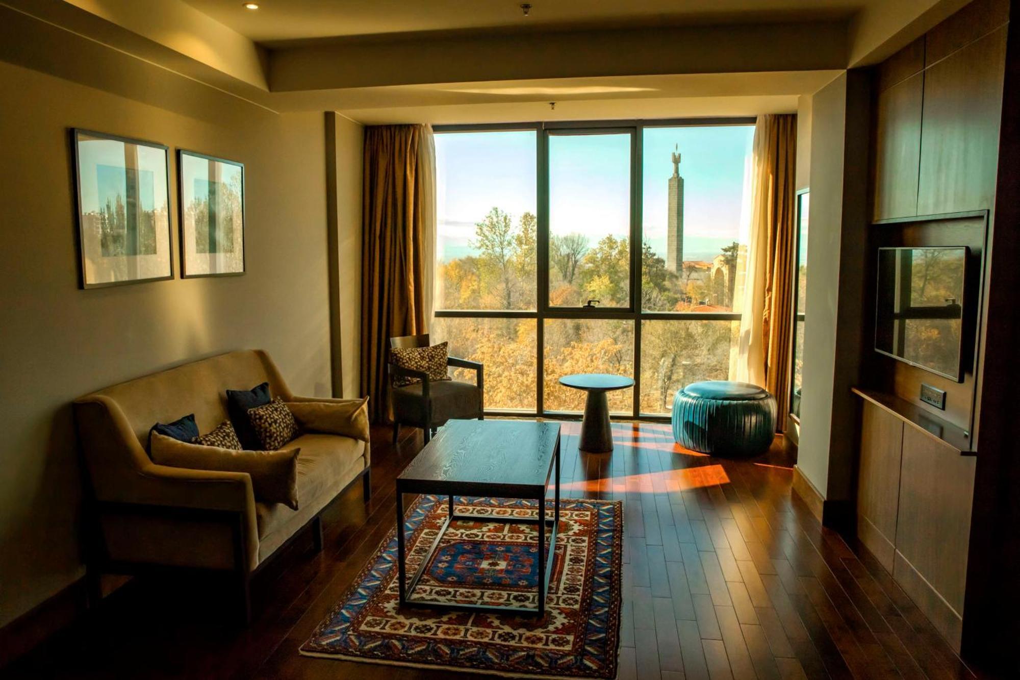 Radisson Blu Hotel Yerevan Bagian luar foto A living room in a suite at the Hilton Johannesburg