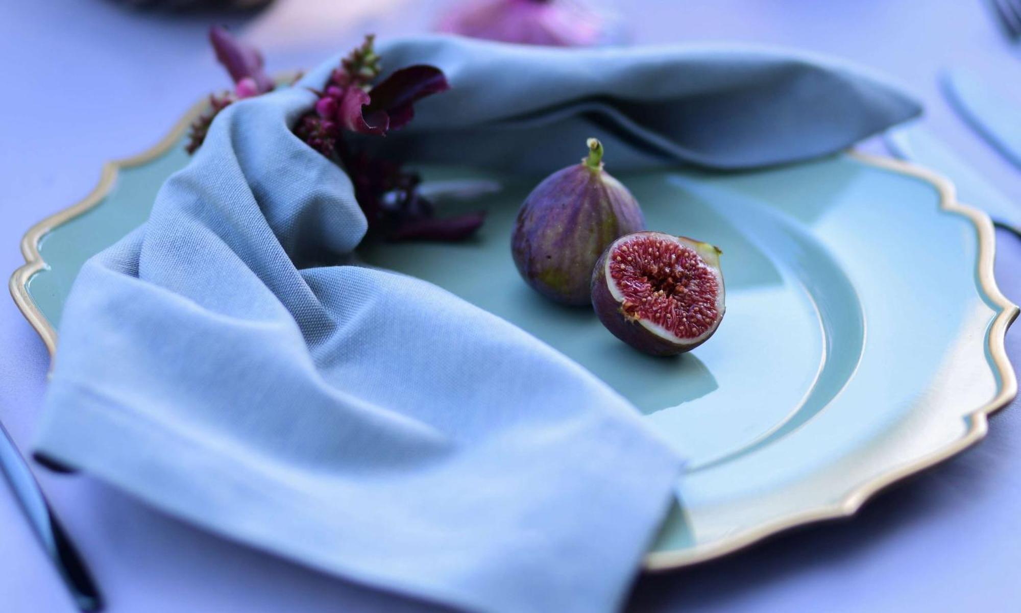 Radisson Blu Hotel Yerevan Bagian luar foto A blue napkin