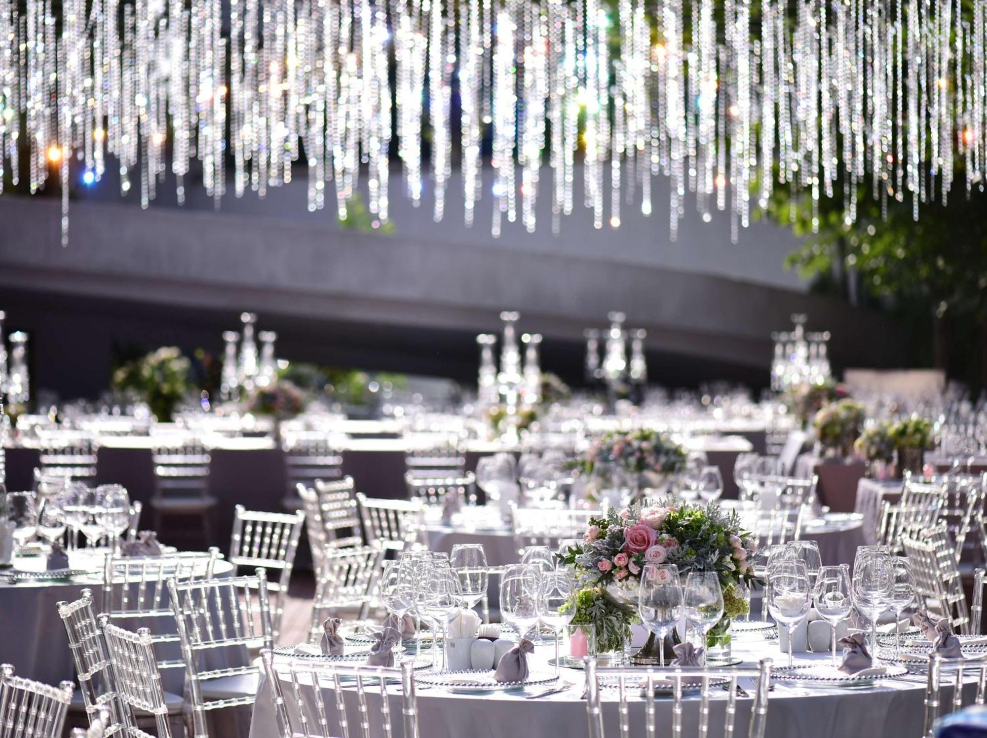 Radisson Blu Hotel Yerevan Bagian luar foto The interior of the ballroom